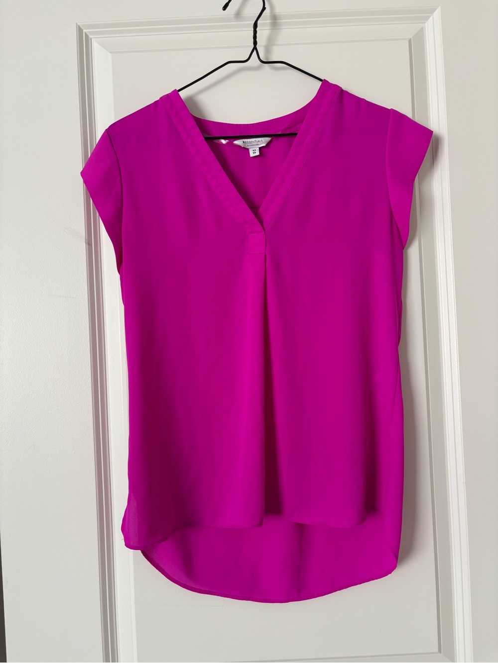 Reitmans Bright Magenta V-Neck Cap Sleeve Blouse